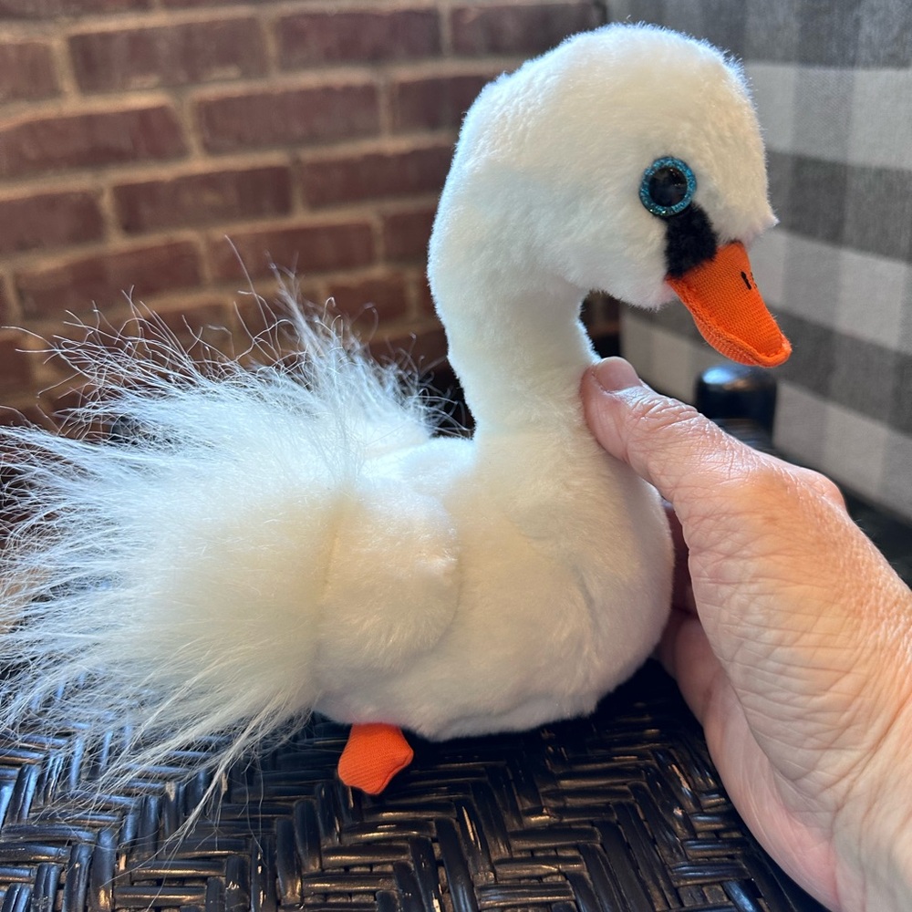 Ty Beanie Baby Plush Gracie the Swan VelveTy Fluffy Version 2018 Stuffed